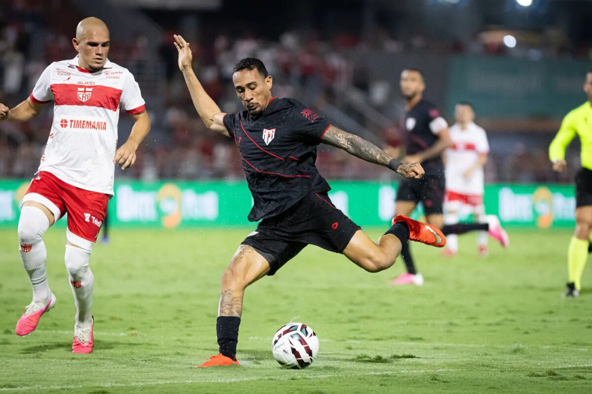 Atlético-GO perde para o CRB em confronto direto pela Série B