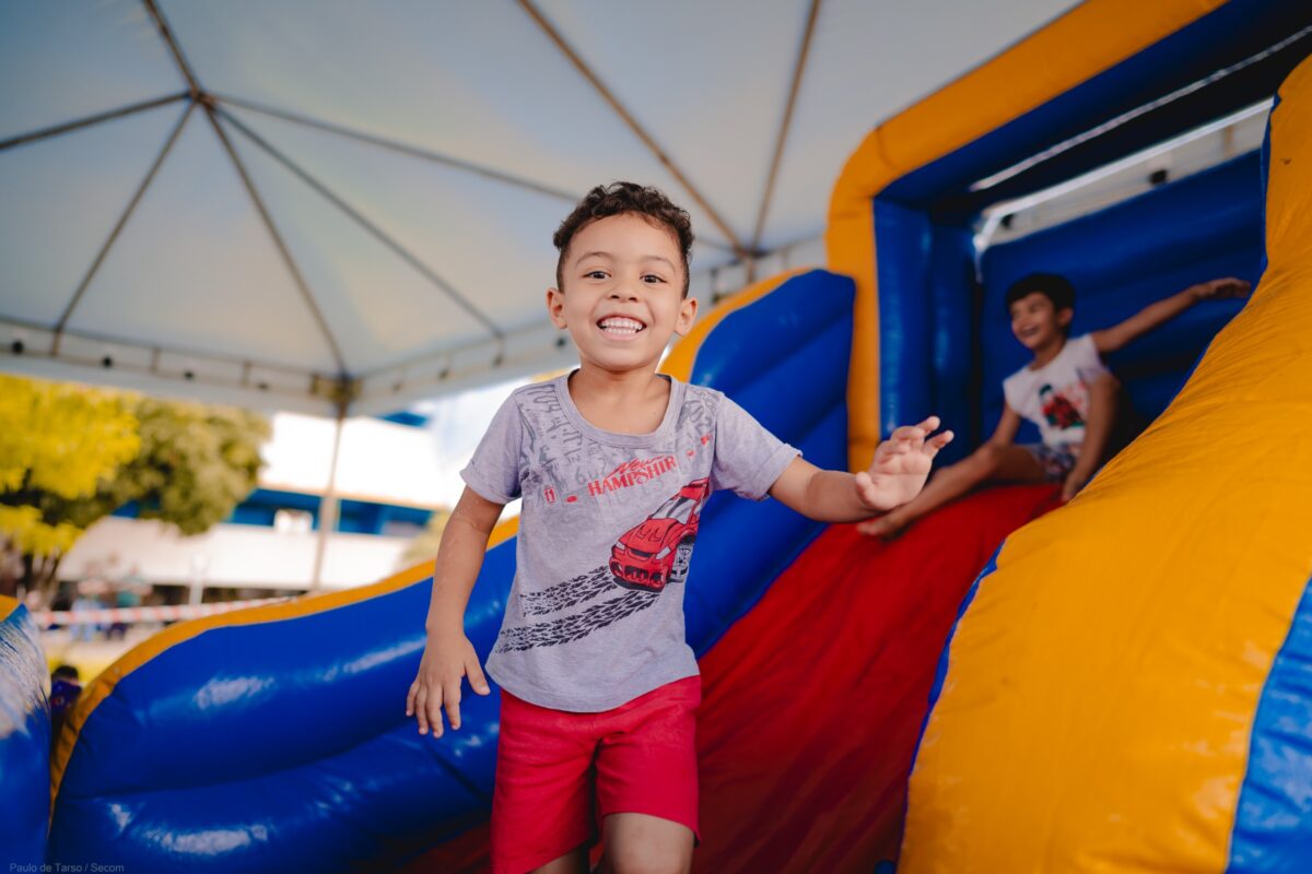 Brinquedos, kart infantil, Kids Run e sorteio de bicicletas marcam Dia das Crianças neste sábado (10)