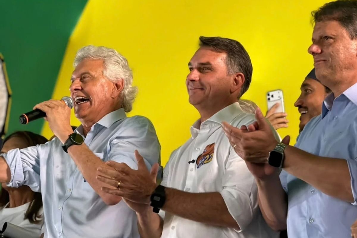 Caiado declara apoio a Flávio Bolsonaro após derrota no primeiro turno