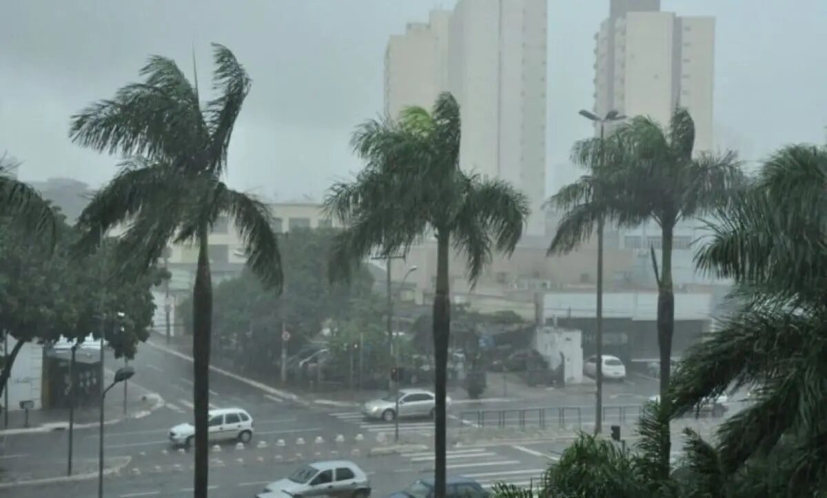 Calor de até 37°C dá lugar a risco de tempestades em Goiânia no feriado