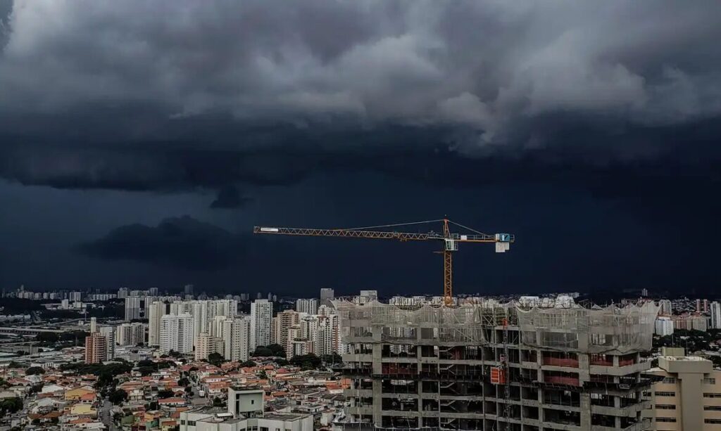 Campanha de Flávio pede votação até 19h