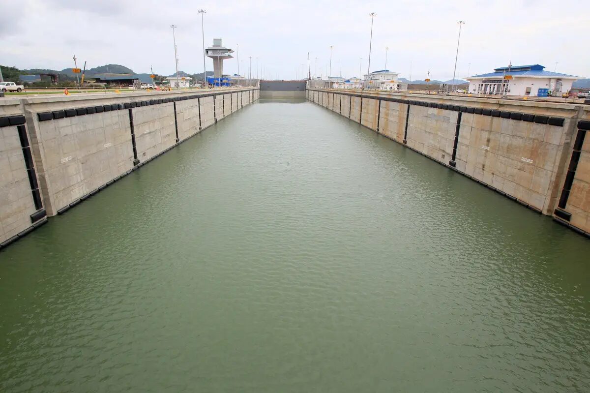 Canal do Panamá bate recorde de carga após fechamento de Ormuz