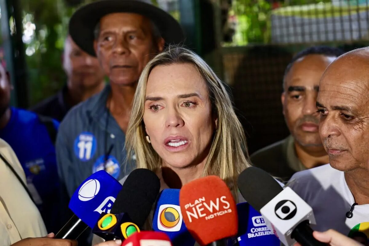 Celina Leão denuncia panfleto com número errado no DF