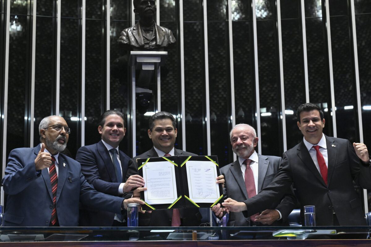 Congresso promulga fim da escala 6×1, garante duas folgas semanais e reduz jornada para 40 horas