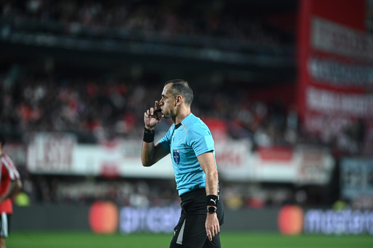 Conmebol divulga arbitragem das semis da Libertadores e Sul-Americana
