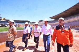 Daniel Vilela vistoria obras do Complexo Serra Dourada