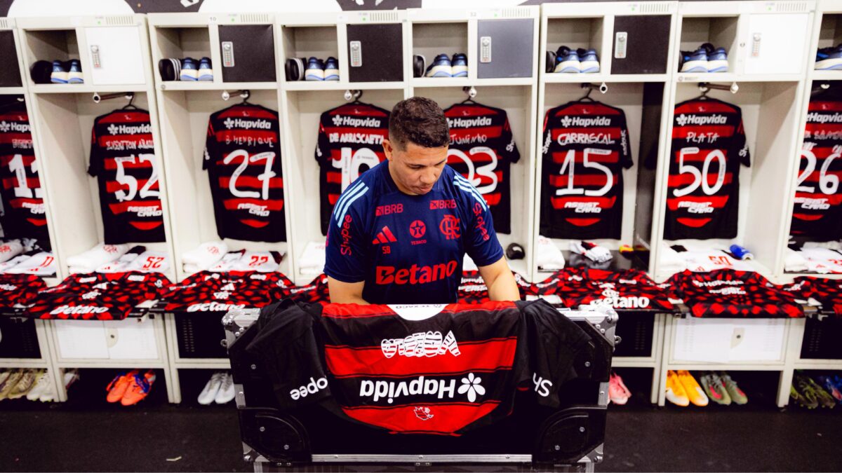 Do Ninho à madrugada: conheça a rotina invisível dos roupeiros do Flamengo