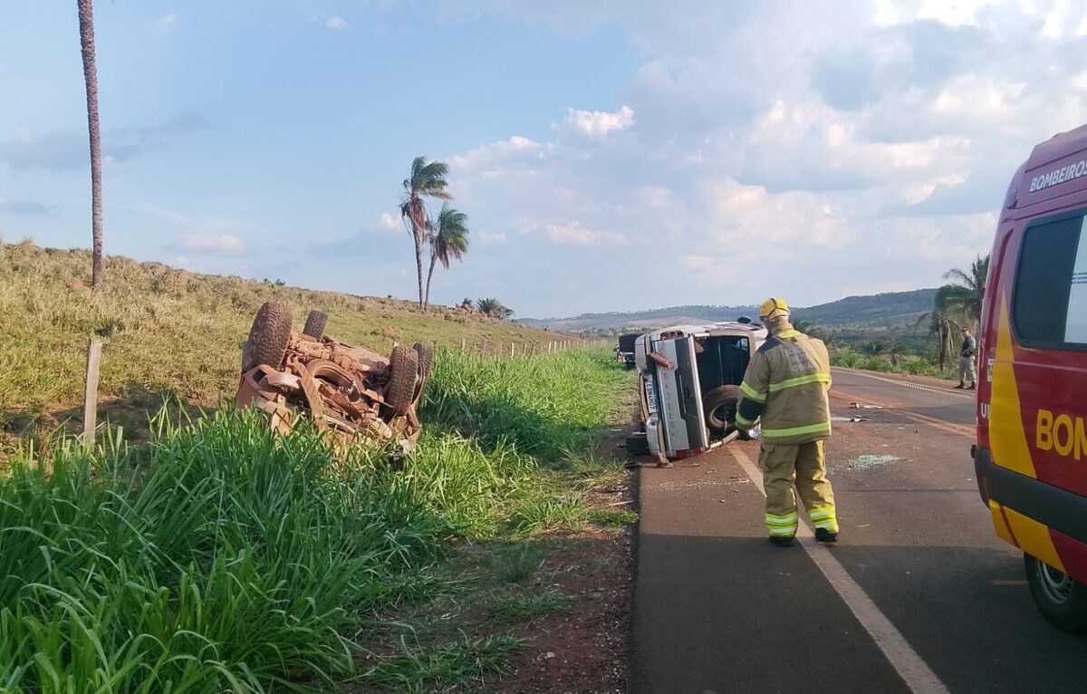 Dois idosos morrem em acidente envolvendo duas caminhonetes em Doverlândia