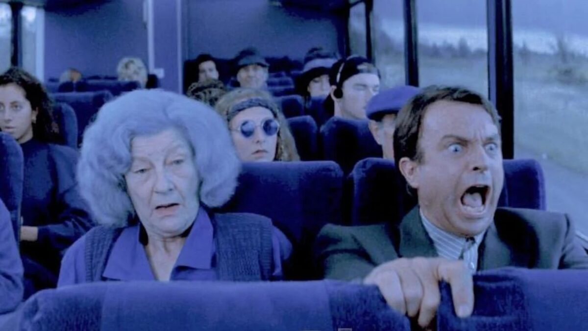 É impossível odiar este filme: clássico cult esquecido com Sam Neill explode em grandes ideias até o último segundo