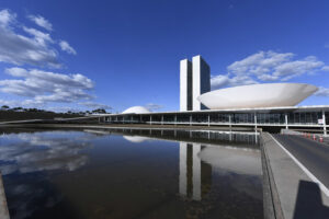 Em Brasília, urnas fecham antes de informação sobre prorrogação chegar