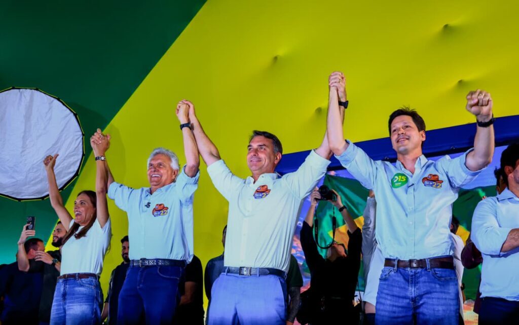 Em Goiânia, Flávio Bolsonaro diz que quer usar maioria no Congresso para “mudar a Constituição”