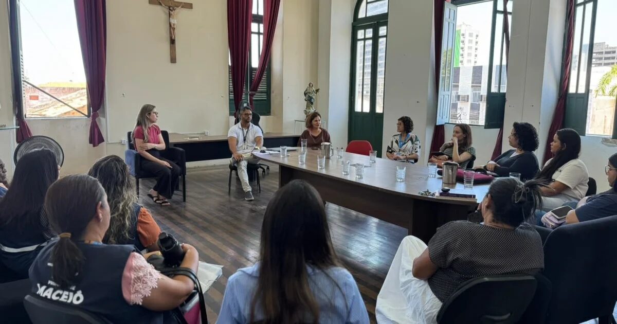 Ex-internos de clínica irregular em Anadia (AL) são encaminhados às famílias e à rede de acolhimento