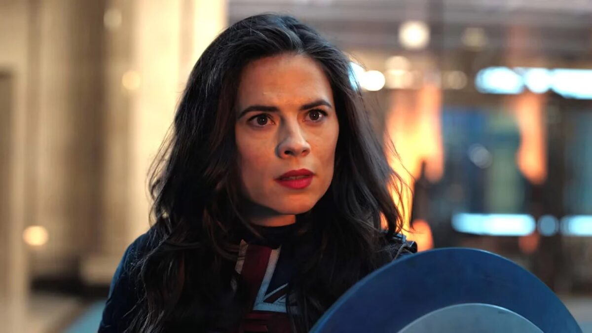 "Fiquei extremamente decepcionada por terem matado minha personagem com um frisbee.": Hayley Atwell detonou o fim do seu papel no Universo Marvel