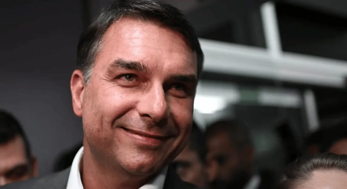 Flávio Bolsonaro elogia Augusto Cury após apoio no segundo turno; “surpresa muito agradável”