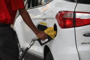 França e Alemanha oficializam acordo que flexibiliza transição a carros elétricos