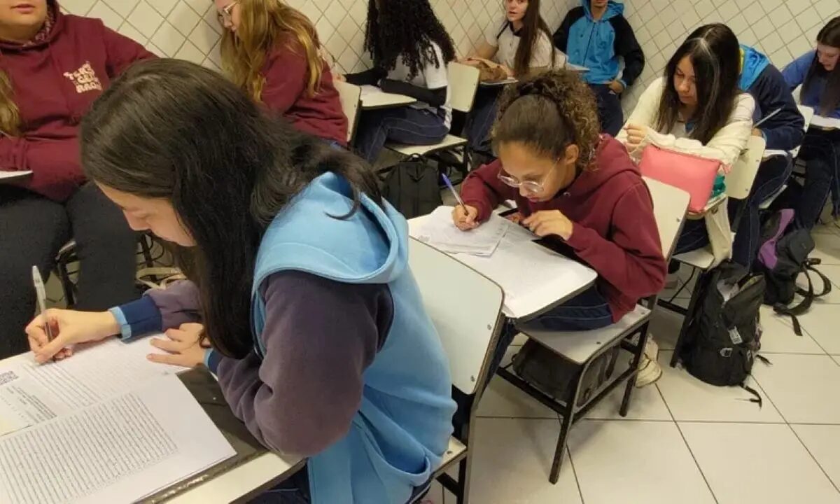 Goiânia recebe aulão gratuito de preparação para o Enem com o professor Noslen e Gustavo Tubarão
