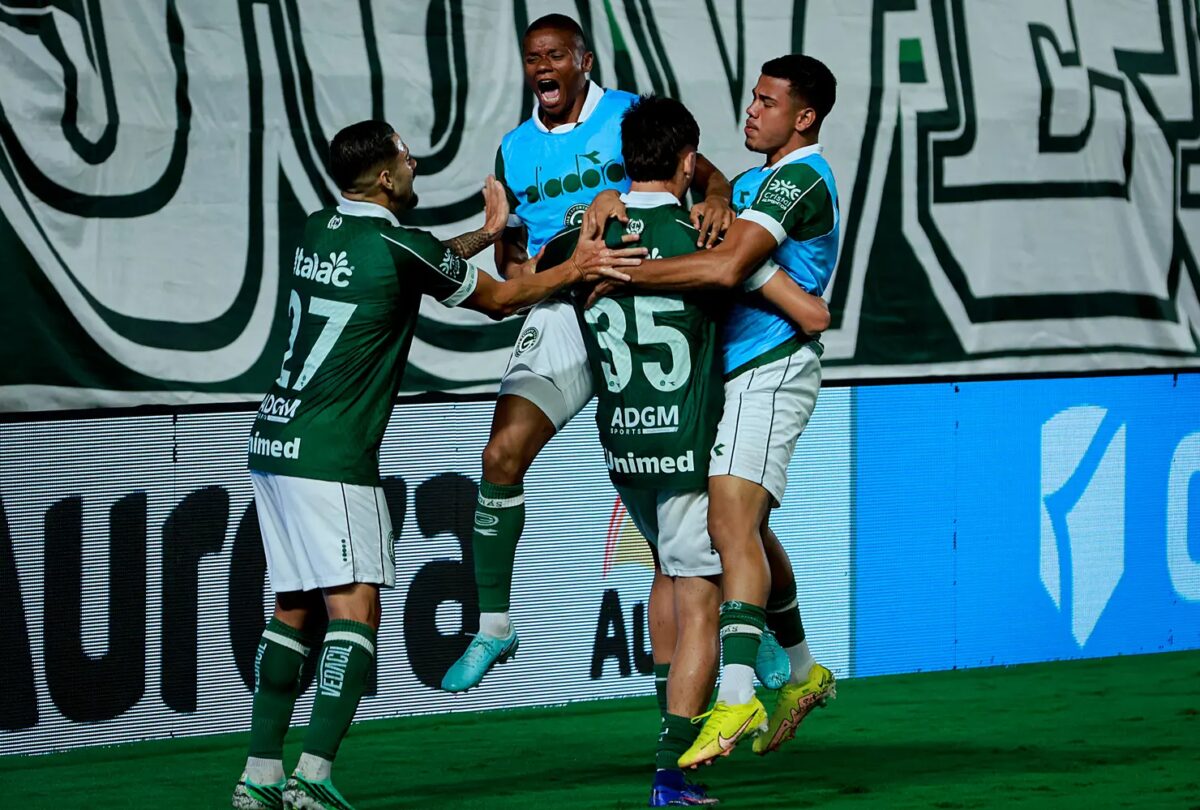 Goiás vence Athletic com gol no fim e ganha fôlego na Série B