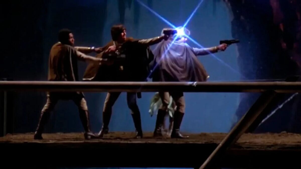 Hoje é um ícone da ficção científica, mas custou 1 milhão de dólares por episódios e foi processada por ser "muito Star Wars"