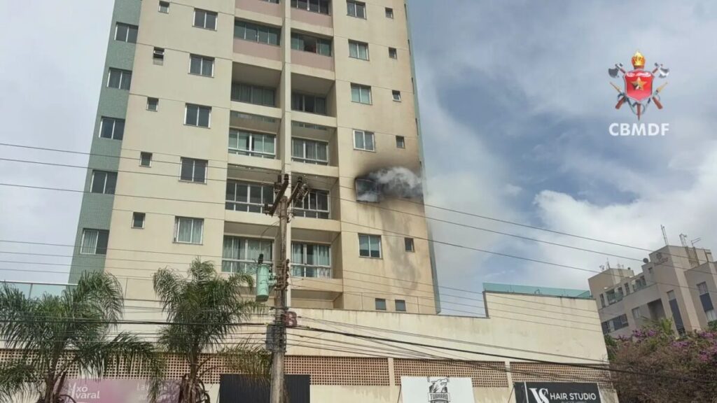 Incêndio em apartamento deixa homem inconsciente em Samambaia