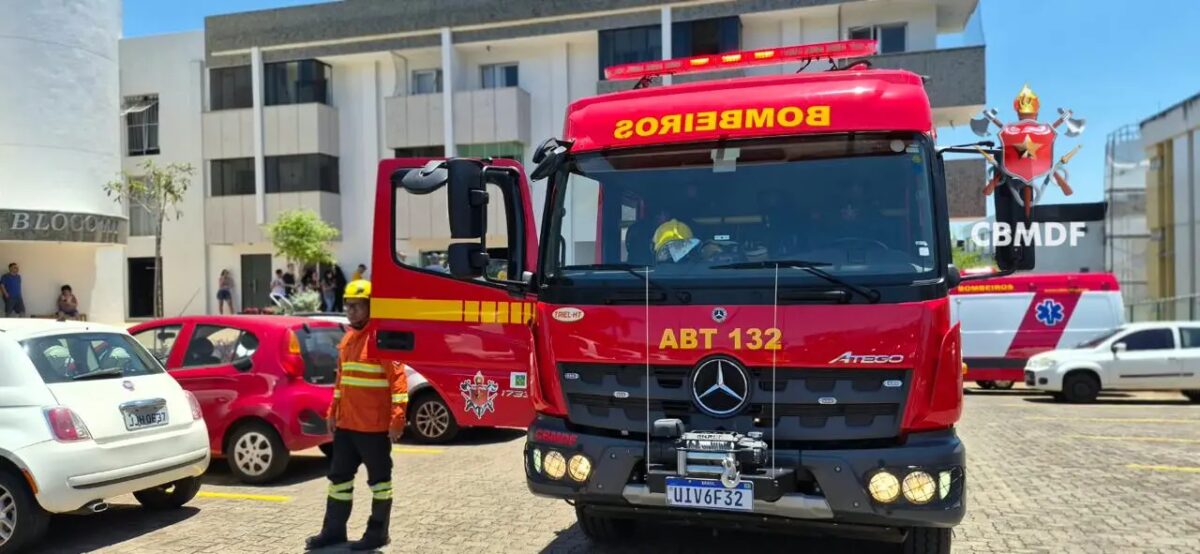 Incêndio em apartamento mobiliza bombeiros na Asa Norte (DF)