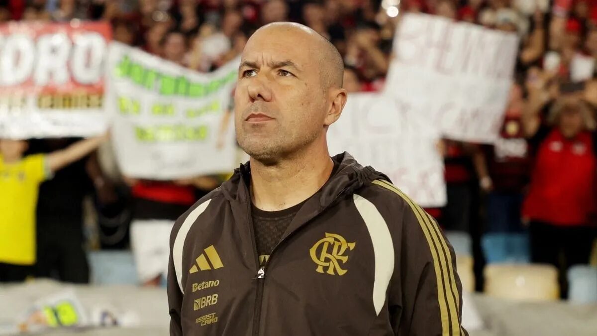 Leonardo Jardim reproduz entrada de Pulgar e diz que não foi para expulsão