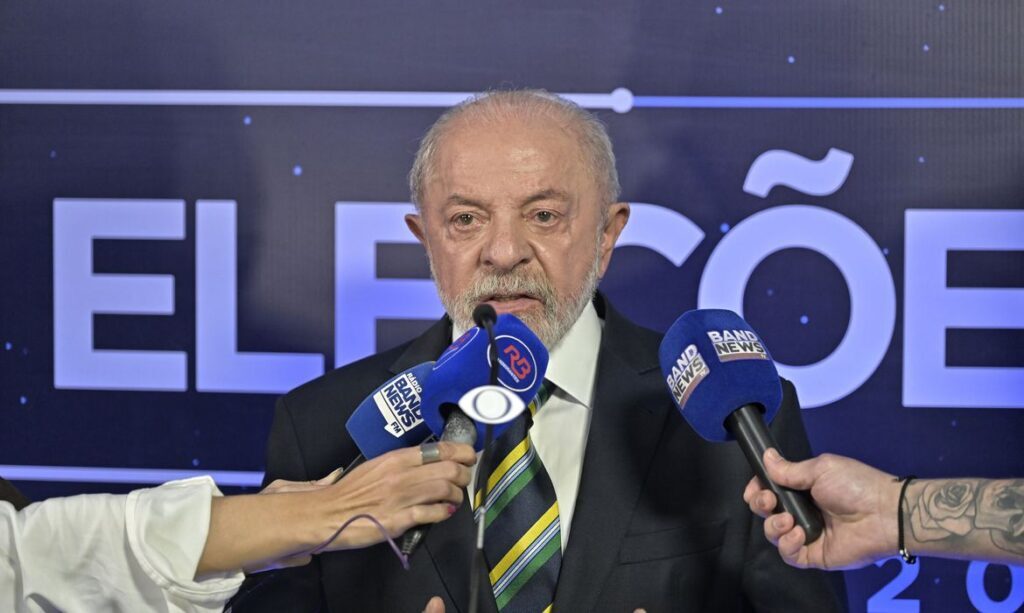 Lula autoriza abertura de sigilos e desafia Flávio Bolsonaro a fazer o mesmo
