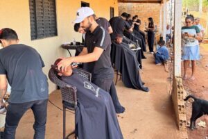 Mais de 15 barbeiros se mobilizam para atender crianças de comunidade quilombola em Aparecida de Goiânia