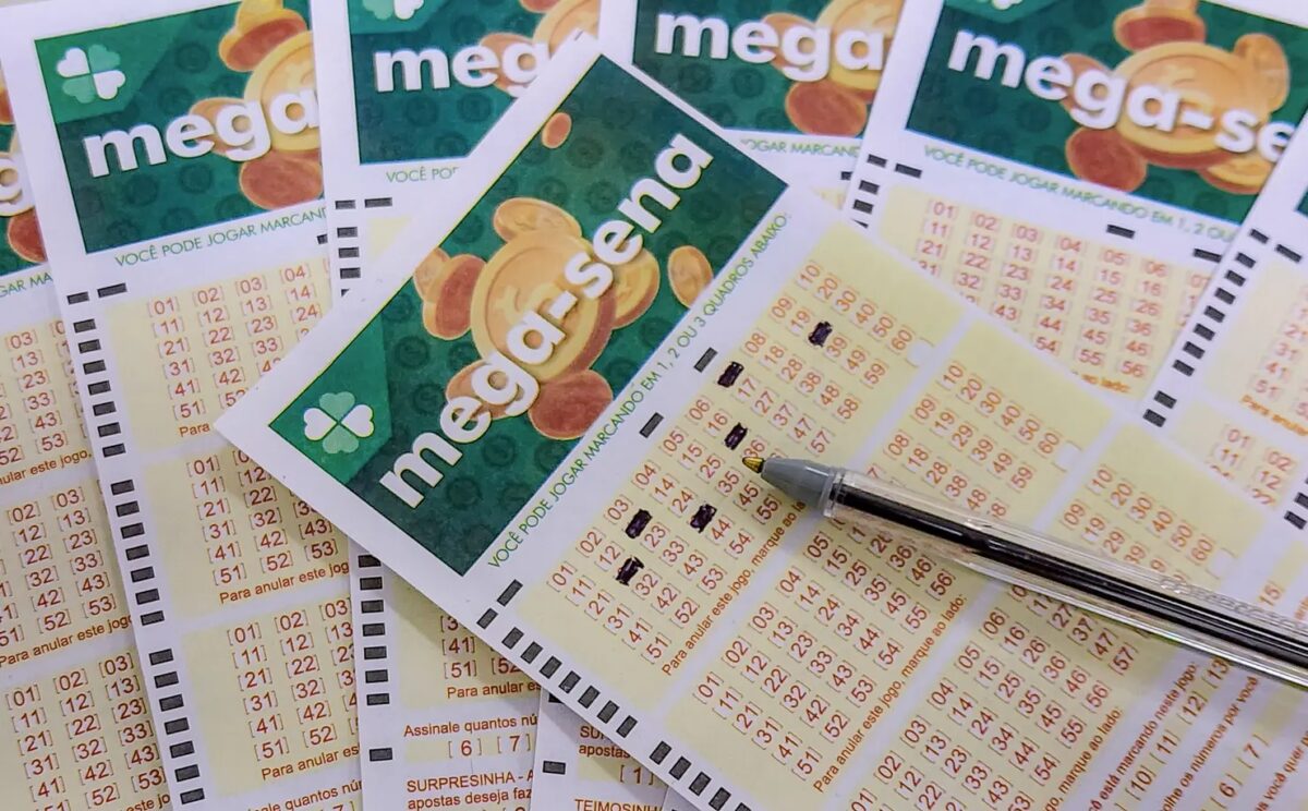 Mega-Sena acumula e pode pagar R$ 112 milhões no domingo