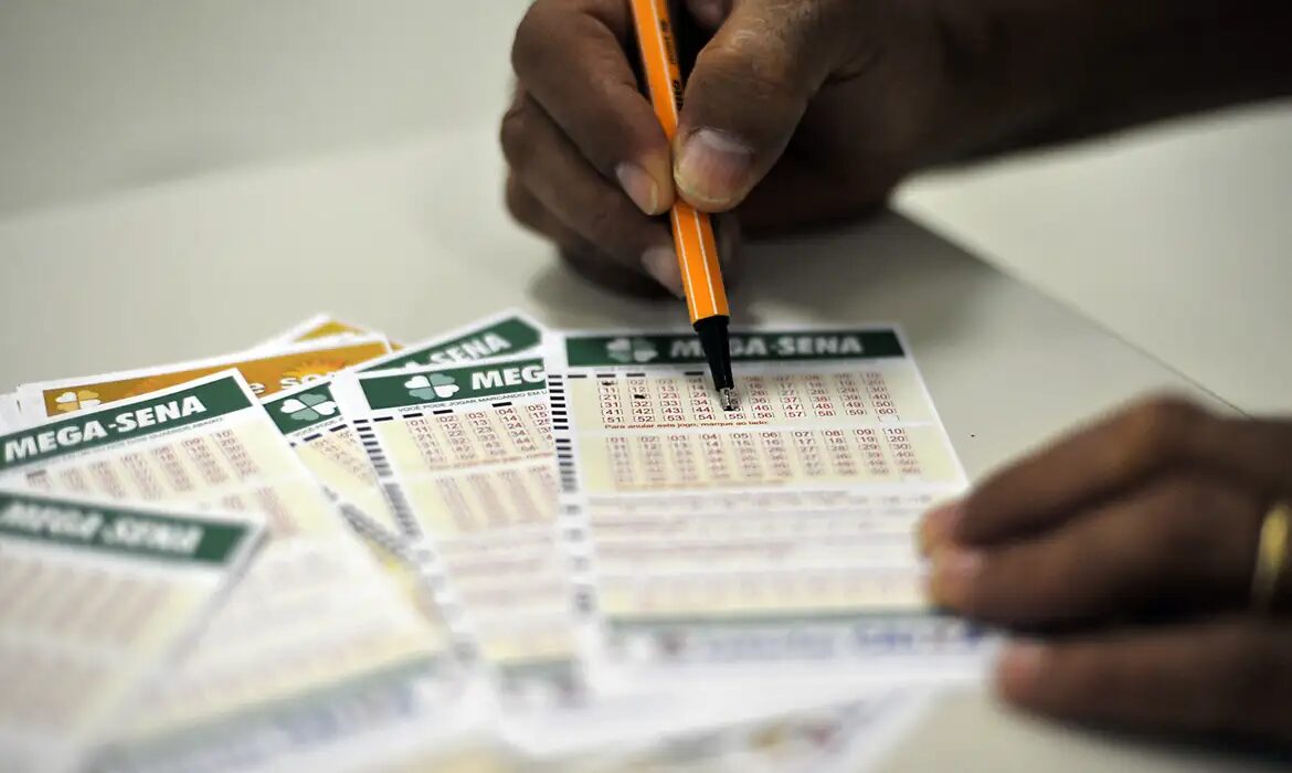Mega-Sena sorteia prêmio acumulado em R$ 185 milhões nesta terça-feira (20/10)