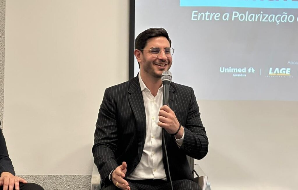 Michel Magul toma posse como vereador de Goiânia após cassação de Aava Santiago