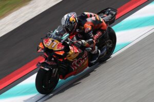 MotoGP: Acosta triunfa na sprint da Malásia; Moreira escala pelotão e chega em oitavo