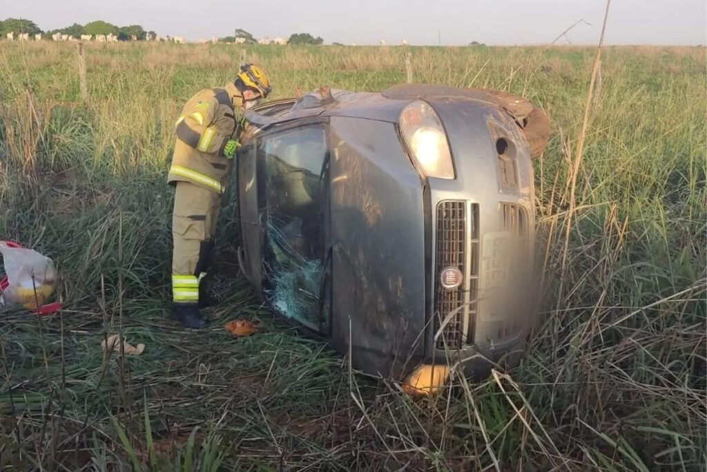Motorista morre em capotamento na GO-139, em Cristianópolis