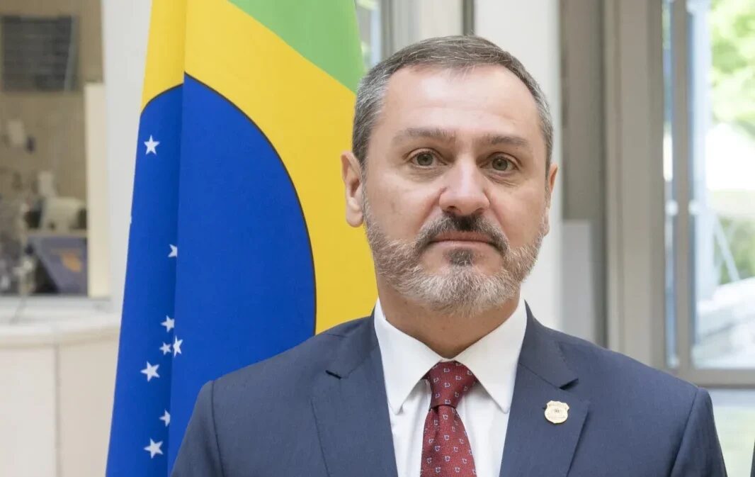 MPF investiga diretor-geral da PF por suspeita de vazamento sobre irmão de Lula