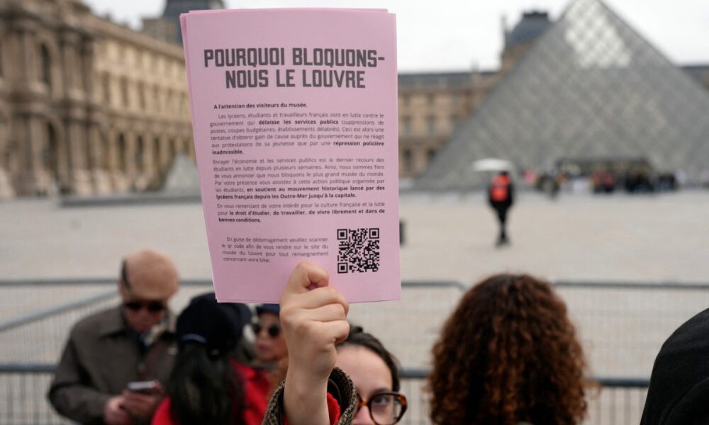Museu do Louvre é fechado em meio a bloqueio de estudantes na França