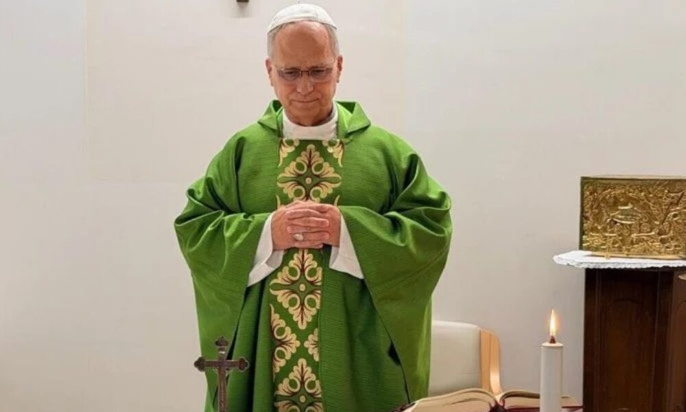 Papa Leão XIV tem ‘melhora constante’ após cirurgia para retirar tumor, diz Vaticano
