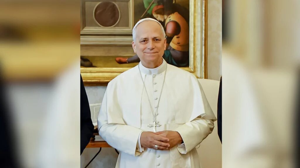 Papa Leão XIV tem parte do pulmão retirada após descoberta de tumor