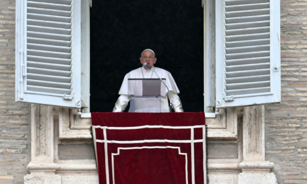 Papa retira parte do pulmão e tem câncer confirmado, diz Vaticano
