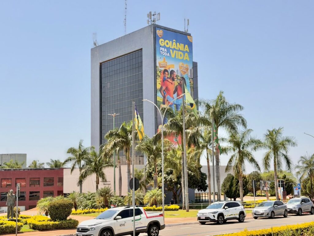 Prefeitura de Goiânia propõe nova tabela salarial para administrativos da Educação até 2030