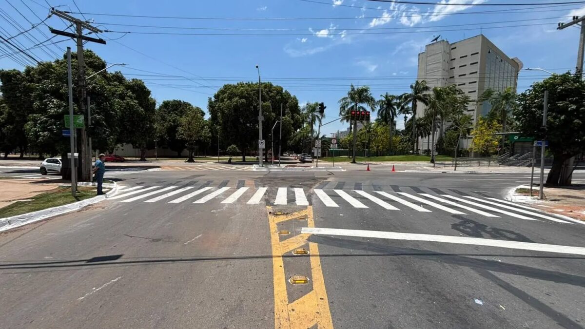 Prefeitura de Goiânia retira ilha de concreto entre Avenida 85 e Praça Cívica; veja o que muda