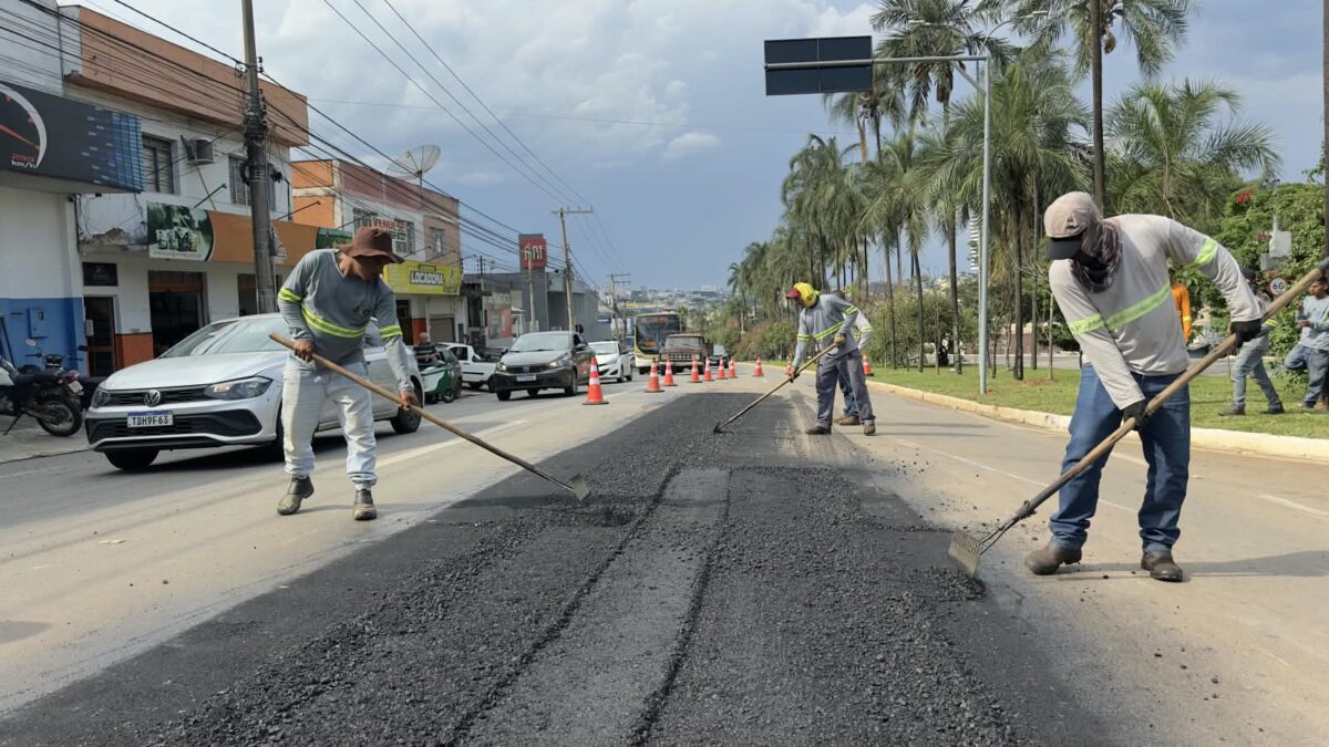 Prefeitura inicia manutenção preventiva do asfalto na Avenida Brasil