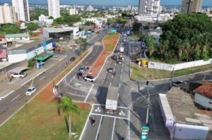 Prefeitura substitui rotatória por cruzamento semaforizado no Parque Amazônia