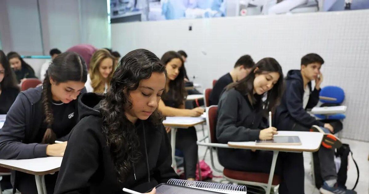 Projeto na Câmara extingue o vestibular e garante acesso universal a universidades públicas