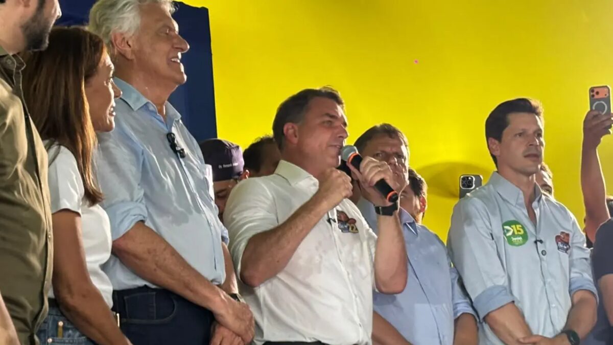 Ronaldo Caiado oficializa apoio a Flávio Bolsonaro em Goiânia