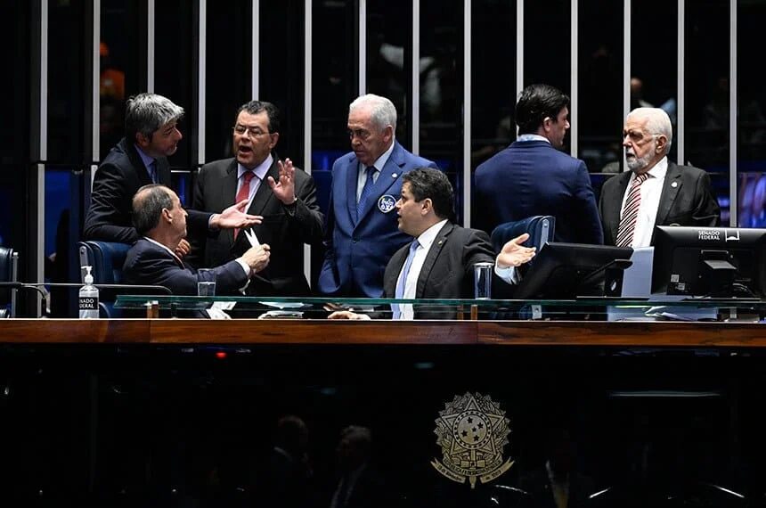 Senado aprova fim da escala 6×1 e jornada de 40 horas semanais
