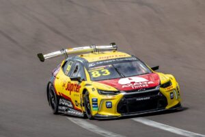 Stock Car: Casagrande segura Camilo e converte pole em vitória em Cascavel