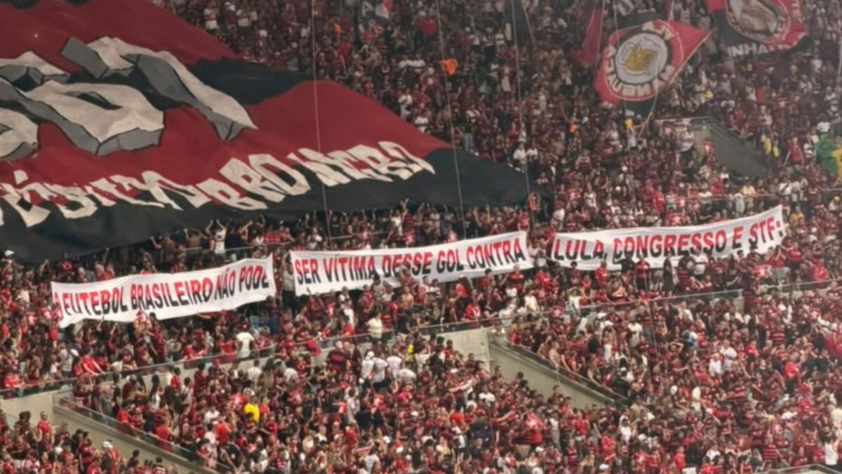 Torcida do Flamengo protesta contra Lula, Congresso e STF no Maracanã; veja