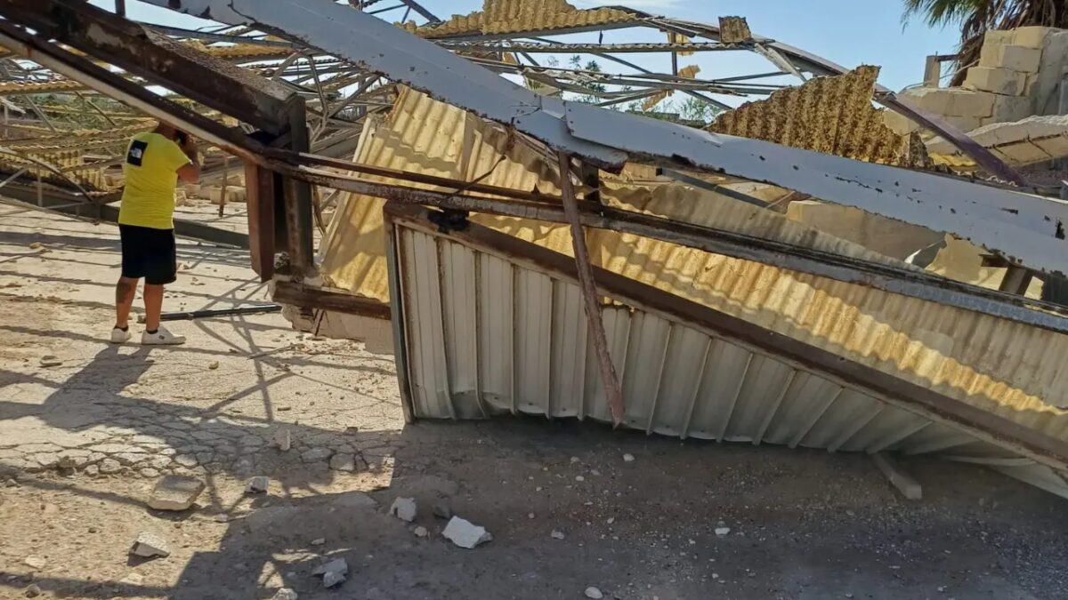 Tornado atinge cidades da Itália, vira carros e deixa estudantes feridos