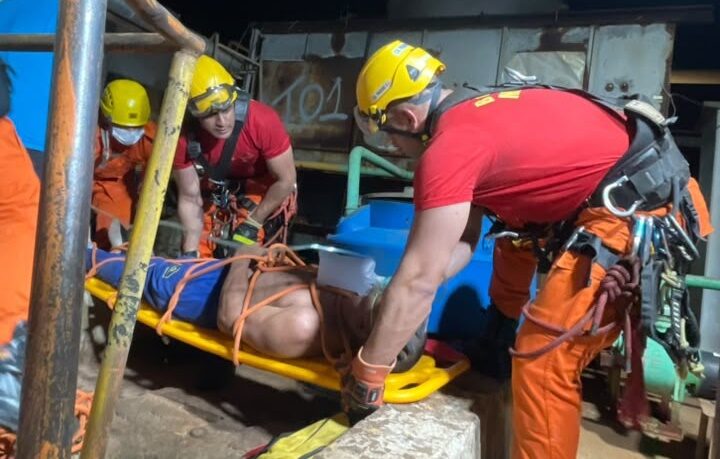 Trabalhador é resgatado por bombeiros após exposição à amônia em frigorífico de Jataí