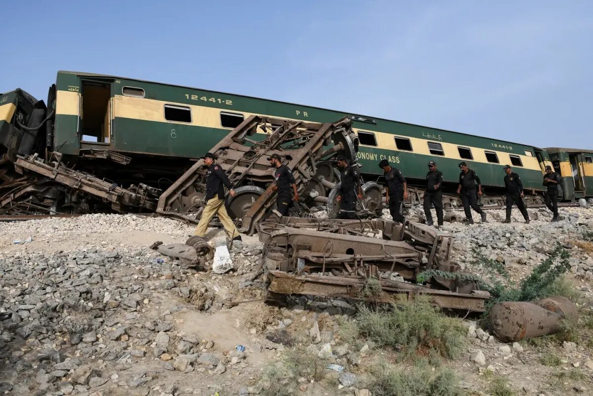 Trem descarrila no Paquistão e deixa ao menos quatro mortos e 30 feridos