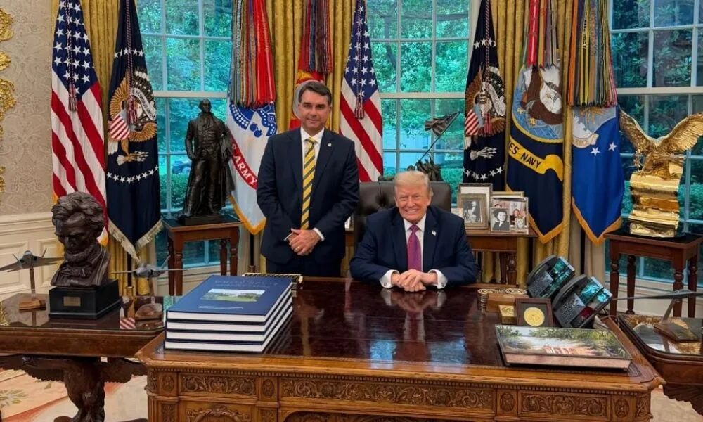 Trump celebra vitória de Flávio, mas prevê eleição disputada